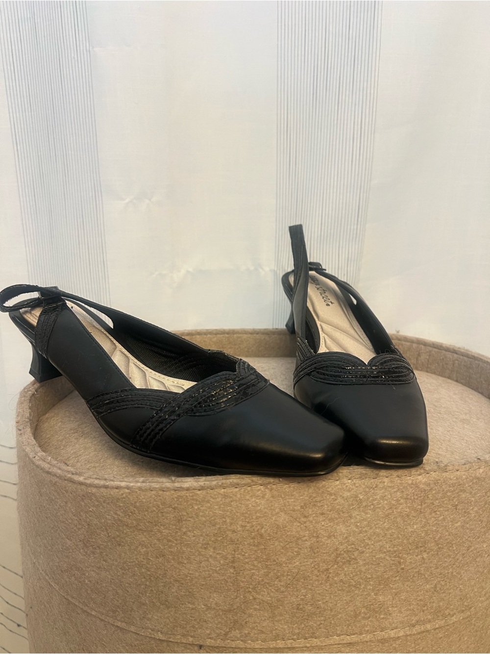 Y2K Easy Street Block Heeled black sling backs! So versatile and classy